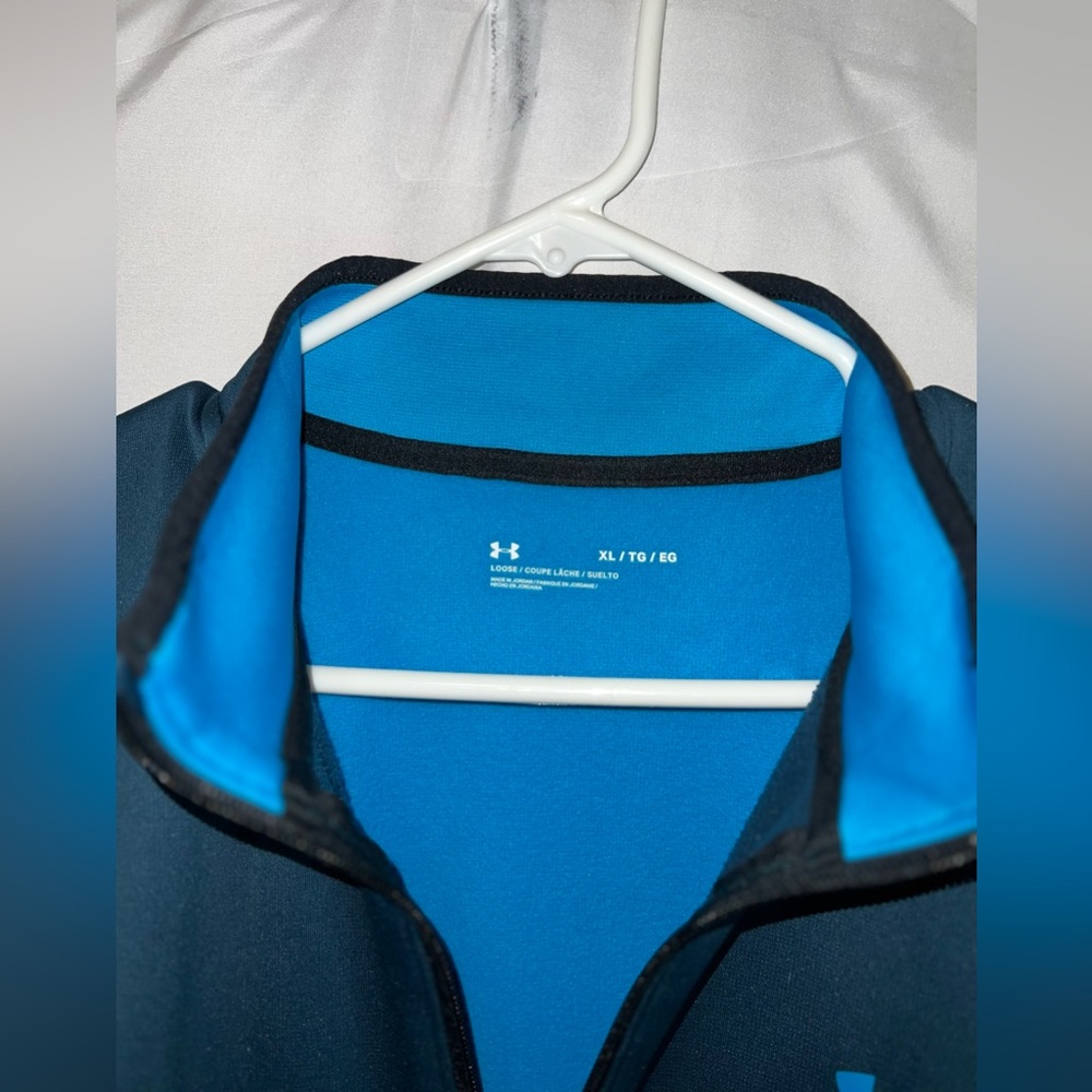 New xl under armour pull over